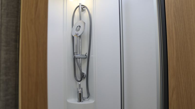 En venta Adria Matrix Axess 670 SC Blanco 2025 Barcelona foto 14