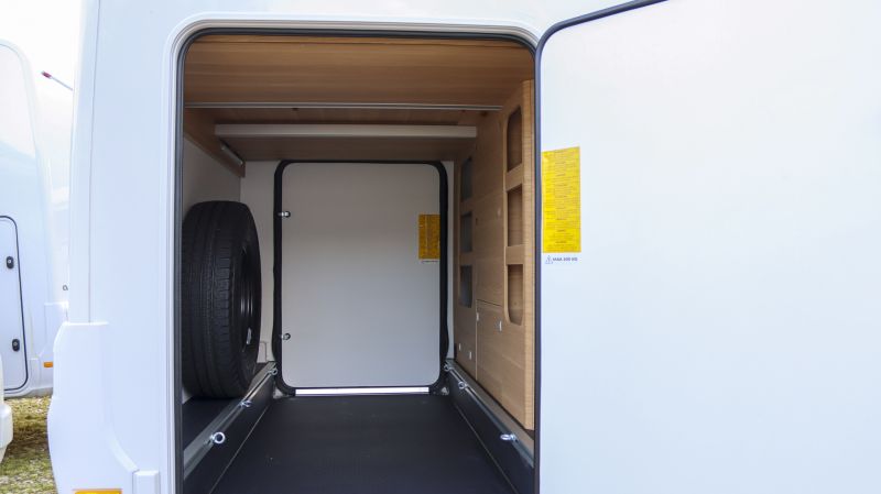 En venta Adria Matrix Axess 670 SC Blanco 2025 Barcelona foto 22