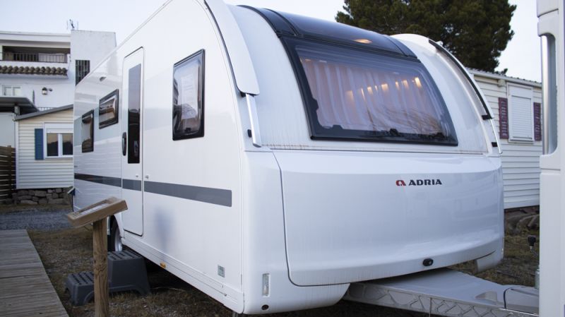 En venta Adria ADORA 593 UP Blanco 2023 Barcelona foto 4