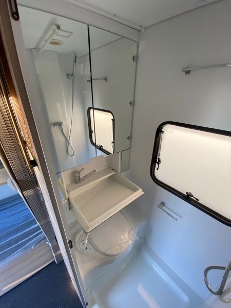 En venta Adria ADORA 593 UP Blanco 2023 Barcelona foto 19