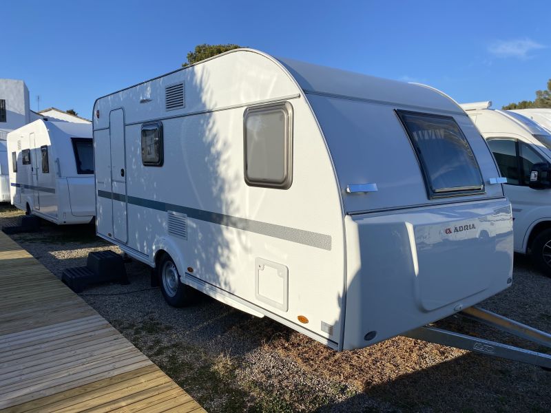 En venta Adria Aviva 472 PK Blanco 2025 Barcelona foto 2