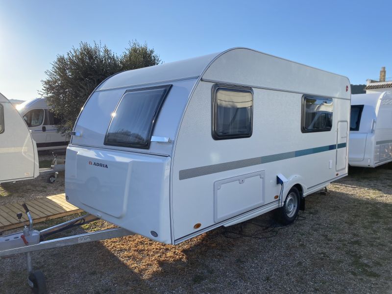 En venta Adria Aviva 472 PK Blanco 2025 Barcelona foto 3