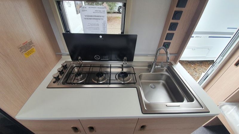 En venta Adria Aviva 472 PK Blanco 2025 Barcelona foto 10