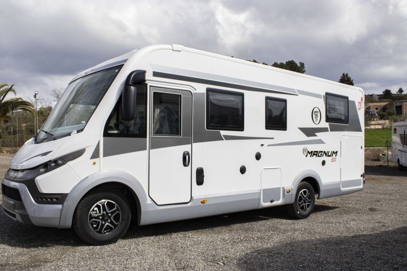 En venta Elnagh MAGNUM 530 Automática 180Cv 2025 Blanco 2025 Barcelona foto 3