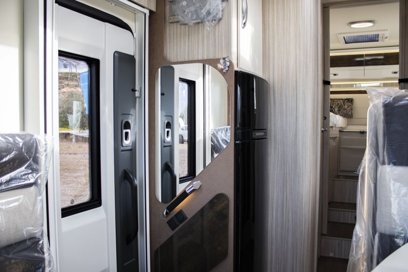 En venta Elnagh MAGNUM 530 Automática 180Cv 2025 Blanco 2025 Barcelona foto 10