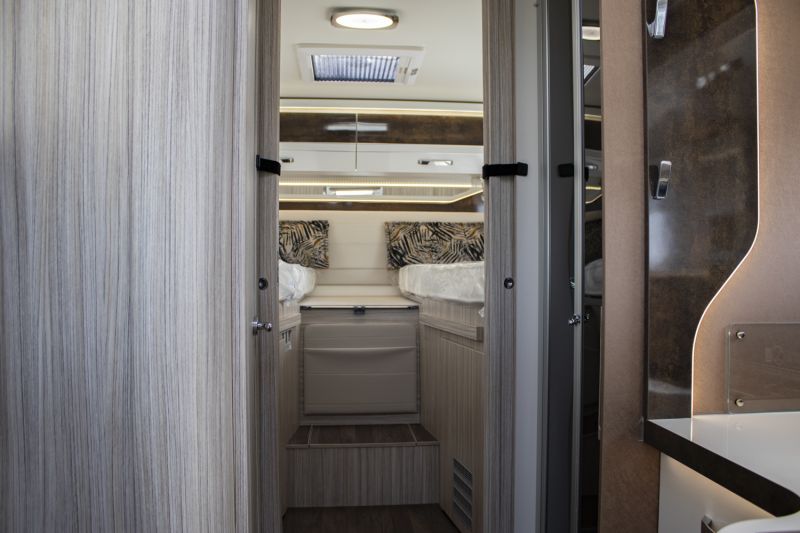 En venta Elnagh MAGNUM 530 Automática 180Cv 2025 Blanco 2025 Barcelona foto 19