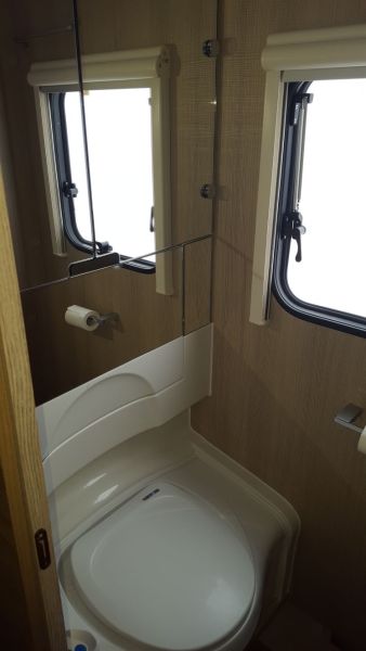 En venta Adria Adora 575pt Blanco 2015 Toledo foto 3