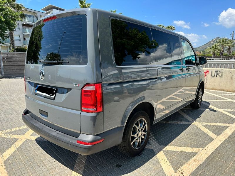 En venta Volkswagen 2.0 TDI TRENDLINE C 150 Gris 2016 Barcelona foto 4