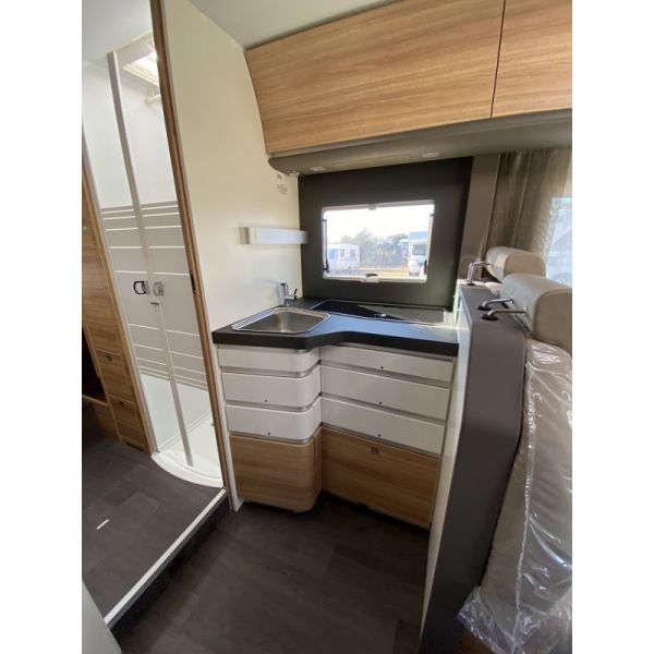 En venta Adria Sonic Axess 700 SL Blanco 2021 Barcelona foto 4