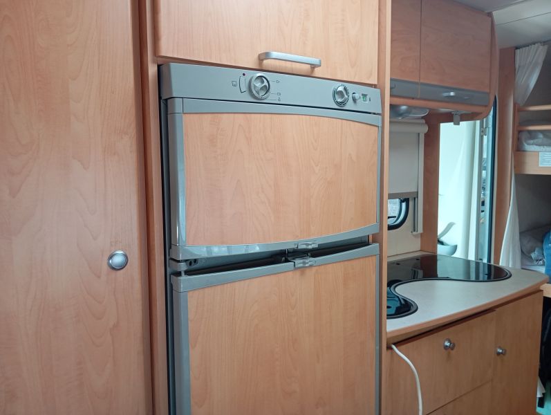 En venta Sterckeman EVOLUTION 496 PE - 7 Plazas Blanco 2011 Navarra foto 6