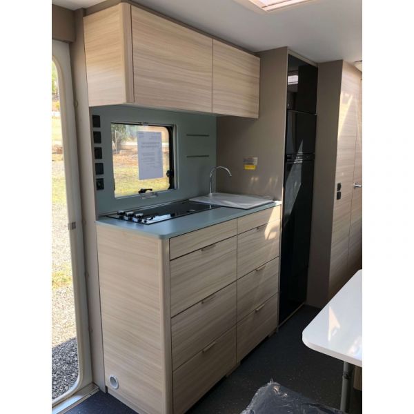 En venta Adria Altea 552 PK 2020 Blanco 2020 Barcelona foto 3