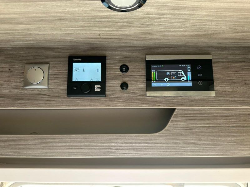 En venta Knaus SKY1- 7,40 Metros larga Blanco 2019 Málaga foto 2