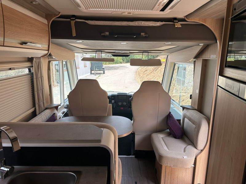 En venta Knaus SKY1- 7,40 Metros larga Blanco 2019 Málaga foto 3