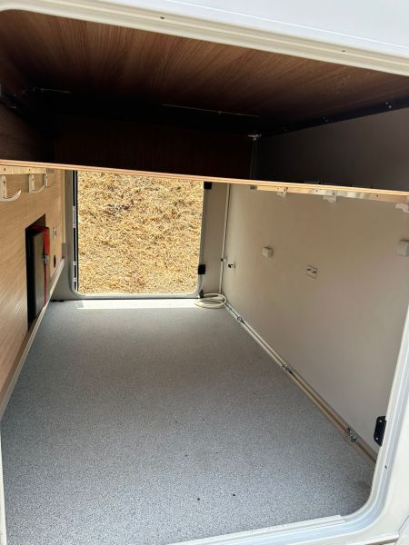 En venta Knaus SKY1- 7,40 Metros larga Blanco 2019 Málaga foto 8