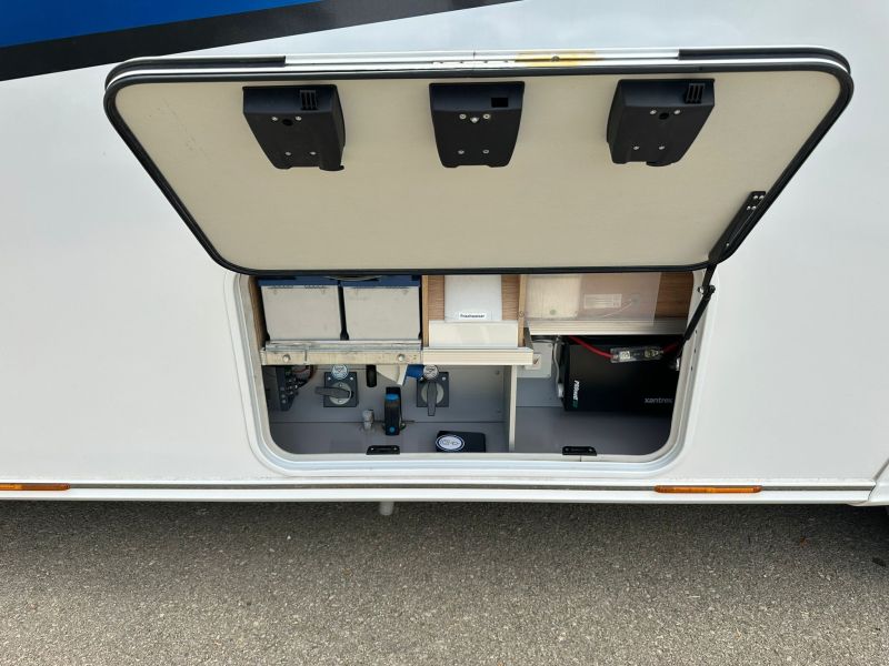 En venta Knaus SKY1- 7,40 Metros larga Blanco 2019 Málaga foto 9