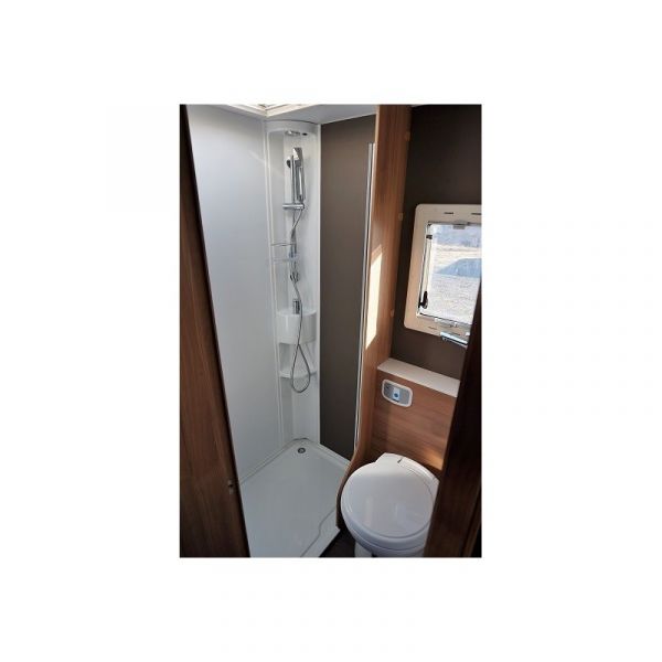 En venta Adria Coral XL Axess 600 DP Blanco 2021 Barcelona foto 8