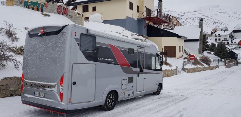 En venta Bürstner Elegance 728 G Gris 2018 Sevilla foto 2