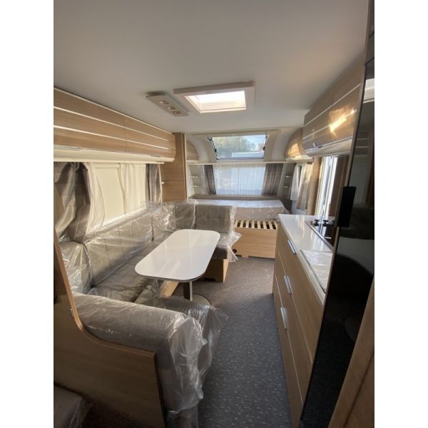 En venta Adria Adora 573 PT (Nueva) Blanco 2021 Barcelona foto 4