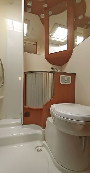 En venta Adria Compact SL Blanco 2015 Lleida foto 19