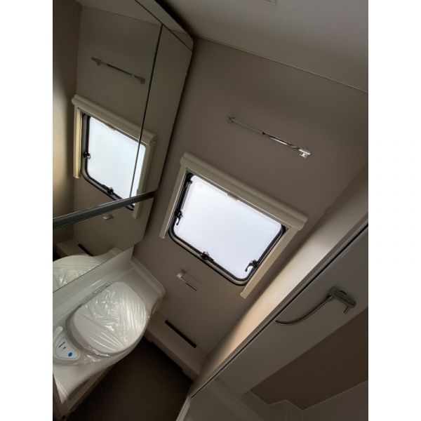 En venta Adria Adora 573 PT (Nueva) Blanco 2021 Barcelona foto 9