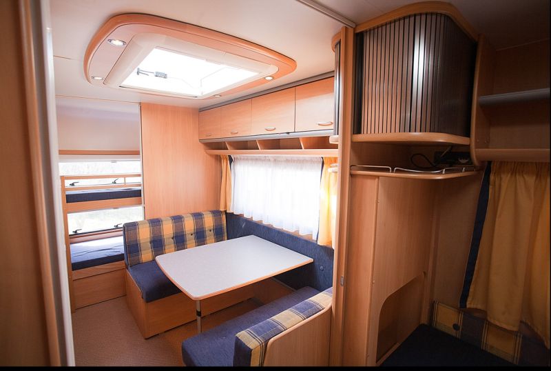 En venta Dethleffs New Line 500 SK Beige 2006 Madrid foto 3