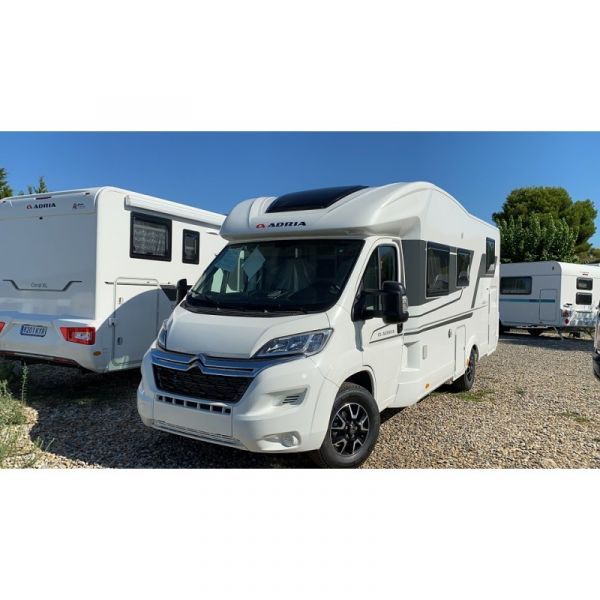 En venta Adria Matrix Axess 670 SL Blanco 2021 Barcelona foto 1