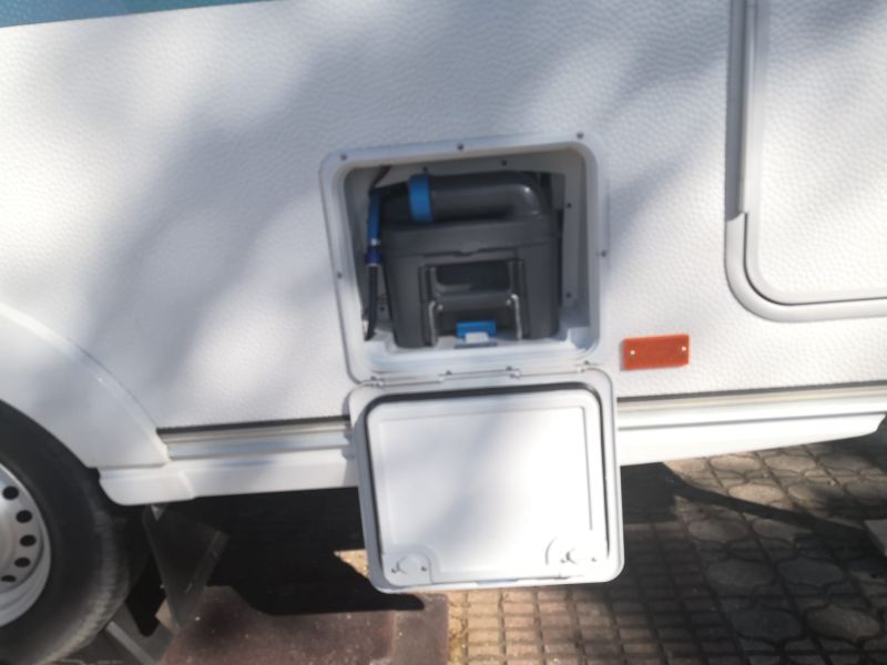 En venta Adria Caravana Adria Aviva 400 DK 2022 2022 Madrid foto 8