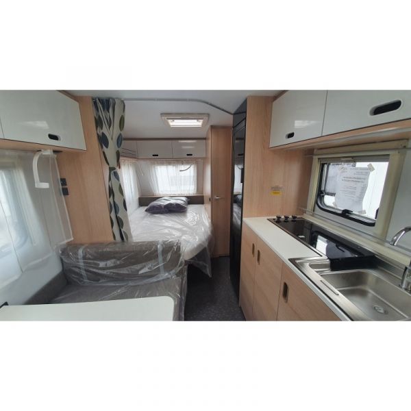 En venta Adria Aviva 472 PK 2021 Blanco 2021 Barcelona foto 4