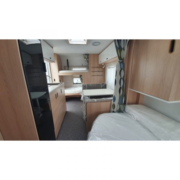 En venta Adria Aviva 472 PK 2021 Blanco 2021 Barcelona foto 9