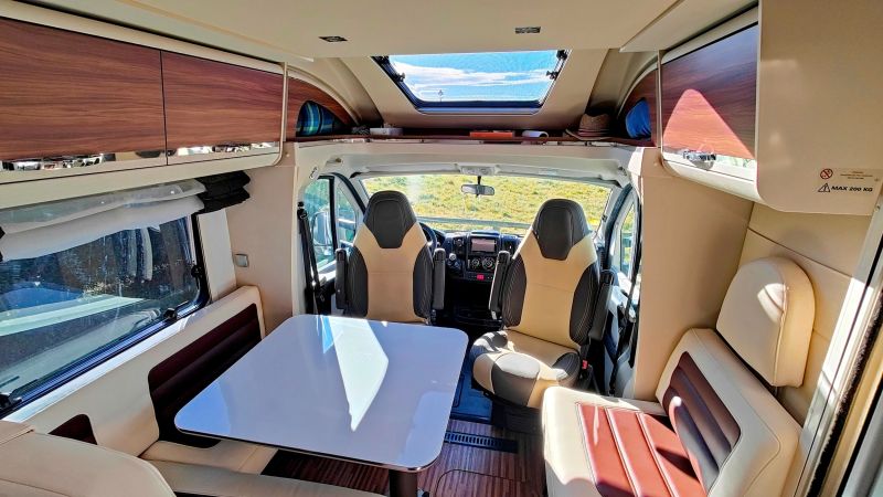 En venta Adria MATRIX PLUS 670SL 50Aniversario Gris 2016 Barcelona foto 4