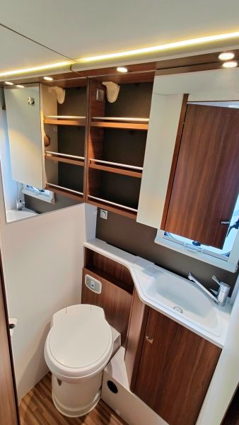 En venta Adria MATRIX PLUS 670SL 50Aniversario Gris 2016 Barcelona foto 9