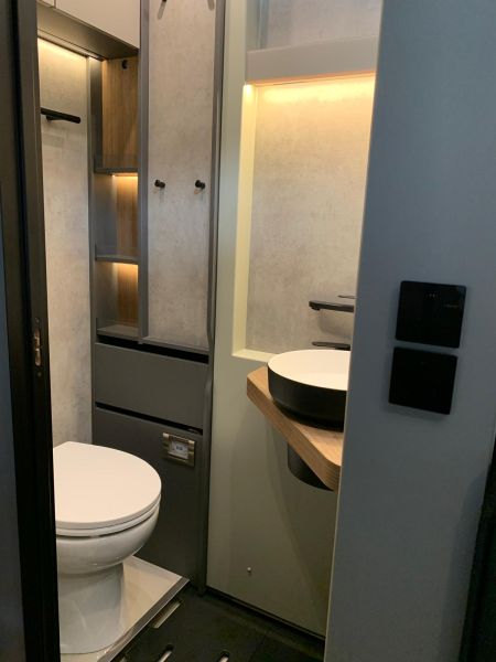 En venta Niesmann + Bischoff iSmove 6.9E Blanco 2021 Valencia foto 9