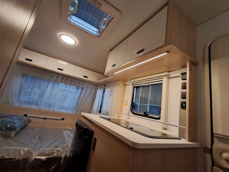 En venta Adria ADRIA AVIVA 360 DK Blanco 2023 Barcelona foto 9