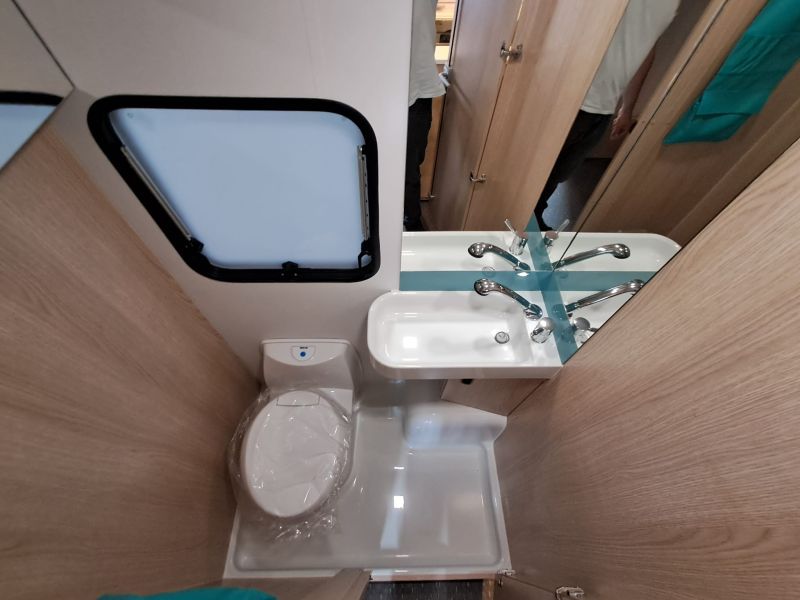 En venta Adria ADRIA AVIVA 360 DK Blanco 2023 Barcelona foto 17