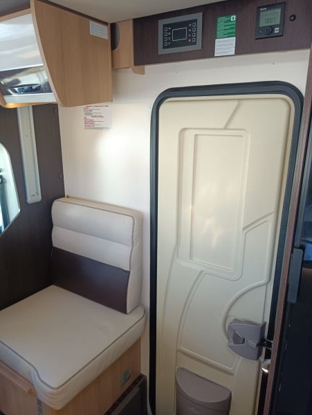 En venta McLouis MC4 273 Blanco 2021 Madrid foto 13