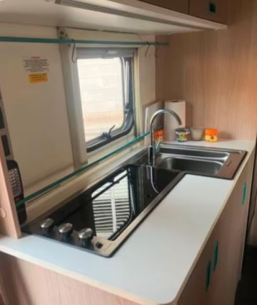 En venta Adria  AVIVA 495LM Blanco 2019 Alicante foto 2