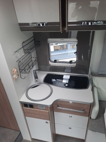 En venta Dethleffs Trend T7057 DBL Blanco 2020 Guipúzcoa foto 4