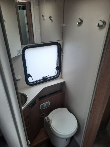 En venta Dethleffs Trend T7057 DBL Blanco 2020 Guipúzcoa foto 8