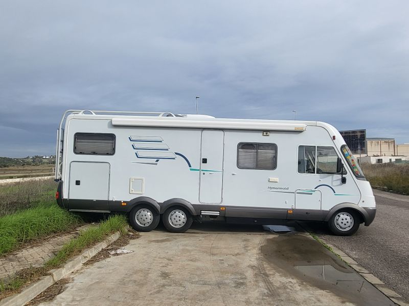 En venta Hymer / Eriba / Hymercar HYMER  694 Blanco 2001 Sevilla foto 1
