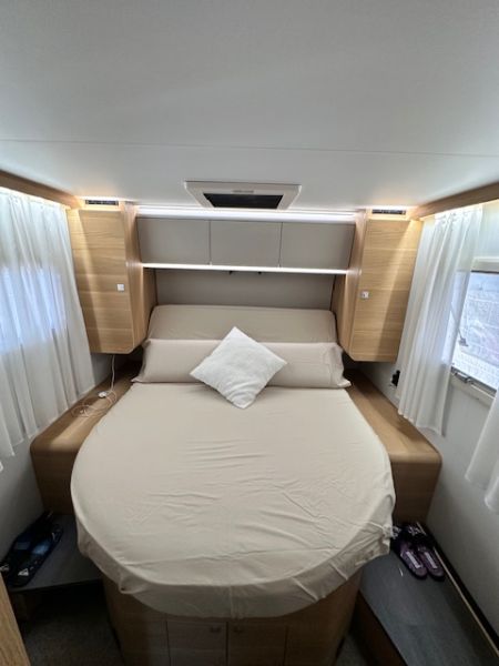 En venta Adria Adria Matrix AXESS 650 DC Blanco 2023 Sevilla foto 15