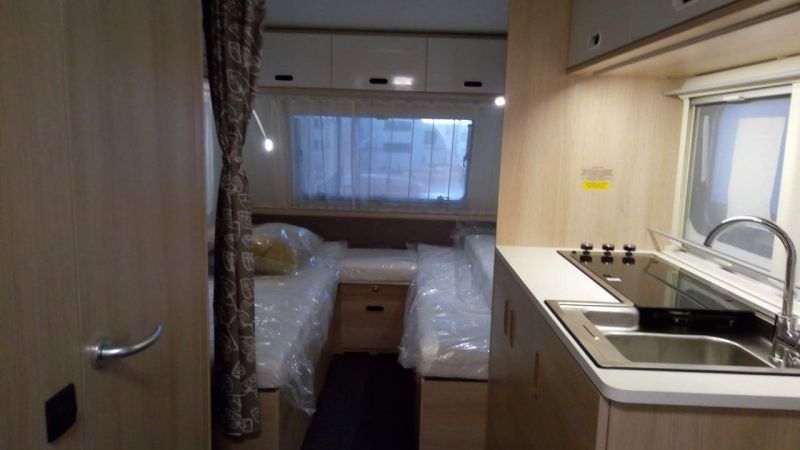 En venta Adria Aviva 492 LU Blanco 2019 Barcelona foto 4