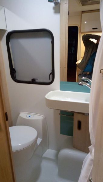 En venta Adria Aviva 492 LU Blanco 2019 Barcelona foto 8