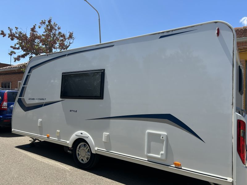 En venta Caravelair Antares 486 Style Family Blanco 2019 Zaragoza foto 3