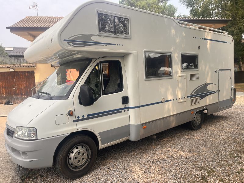 En venta Adria Coral 660sp Blanco 2005 Lleida foto 2