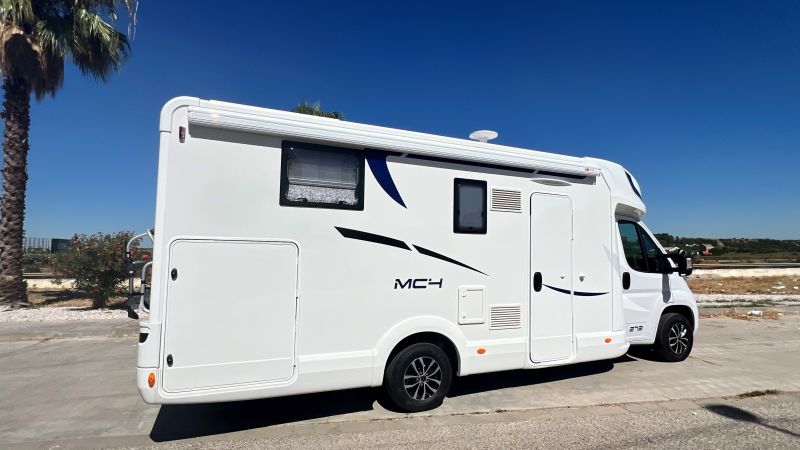 En venta McLouis MC 4 273 Blanco 2023 Sevilla foto 1