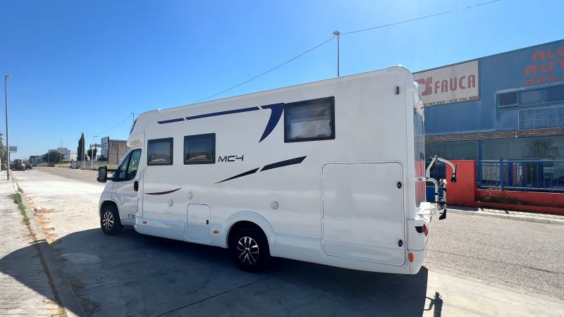 En venta McLouis MC 4 273 Blanco 2023 Sevilla foto 2