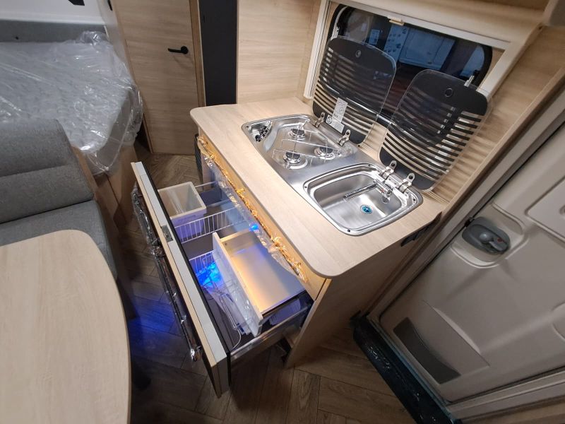 En venta Caravelair Caravelair Sport Line 476 Gris 2025 Barcelona foto 14