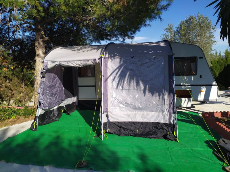 En venta Knaus Sport 450 KU 2005 Blanco 2005 Granada foto 8