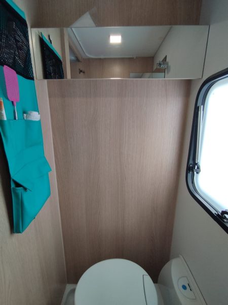 En venta Adria Aviva 400dk Blanco 2023 Barcelona foto 13