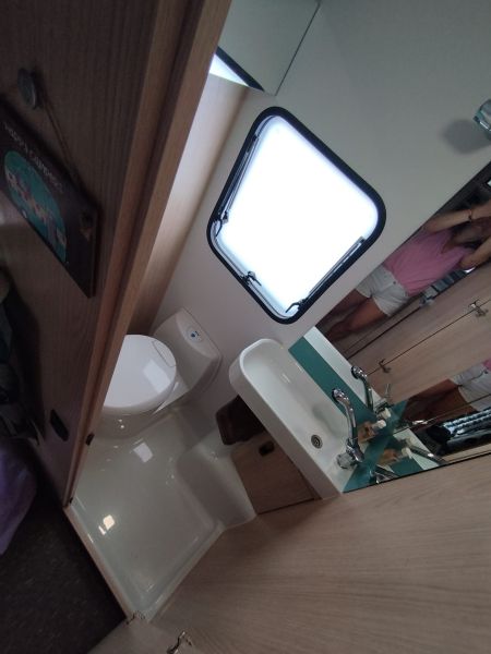 En venta Adria Aviva 400dk Blanco 2023 Barcelona foto 14